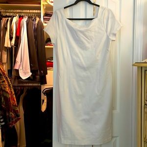 Never worn White rayon/spandex Banana Republic dress. Zipper on side